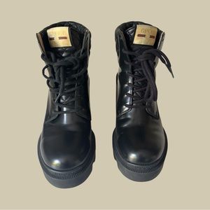 Gucci women’s heeeled boots black size 38.5 or 8.5